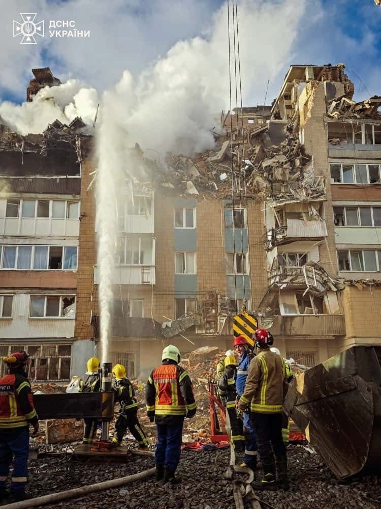 ''Був сповнений мрій і планів'': Росія ударом по Тернополю вбила 18-річного студента та його бабусю. Фото