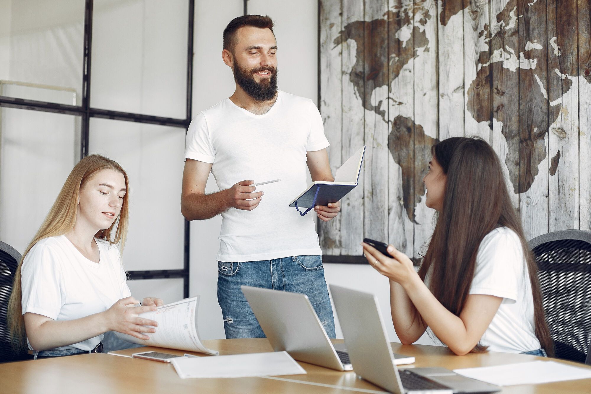 Beautiful people earn more: study reveals a link between attractiveness and career development