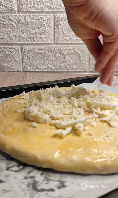 Lazy baked khachapuri with two types of cheese: how to prepare a mouthwatering pastry