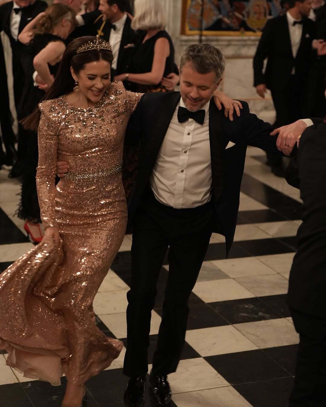 The Queen of Denmark repeated the image of Kate Middleton at the annual art party. Photo comparison