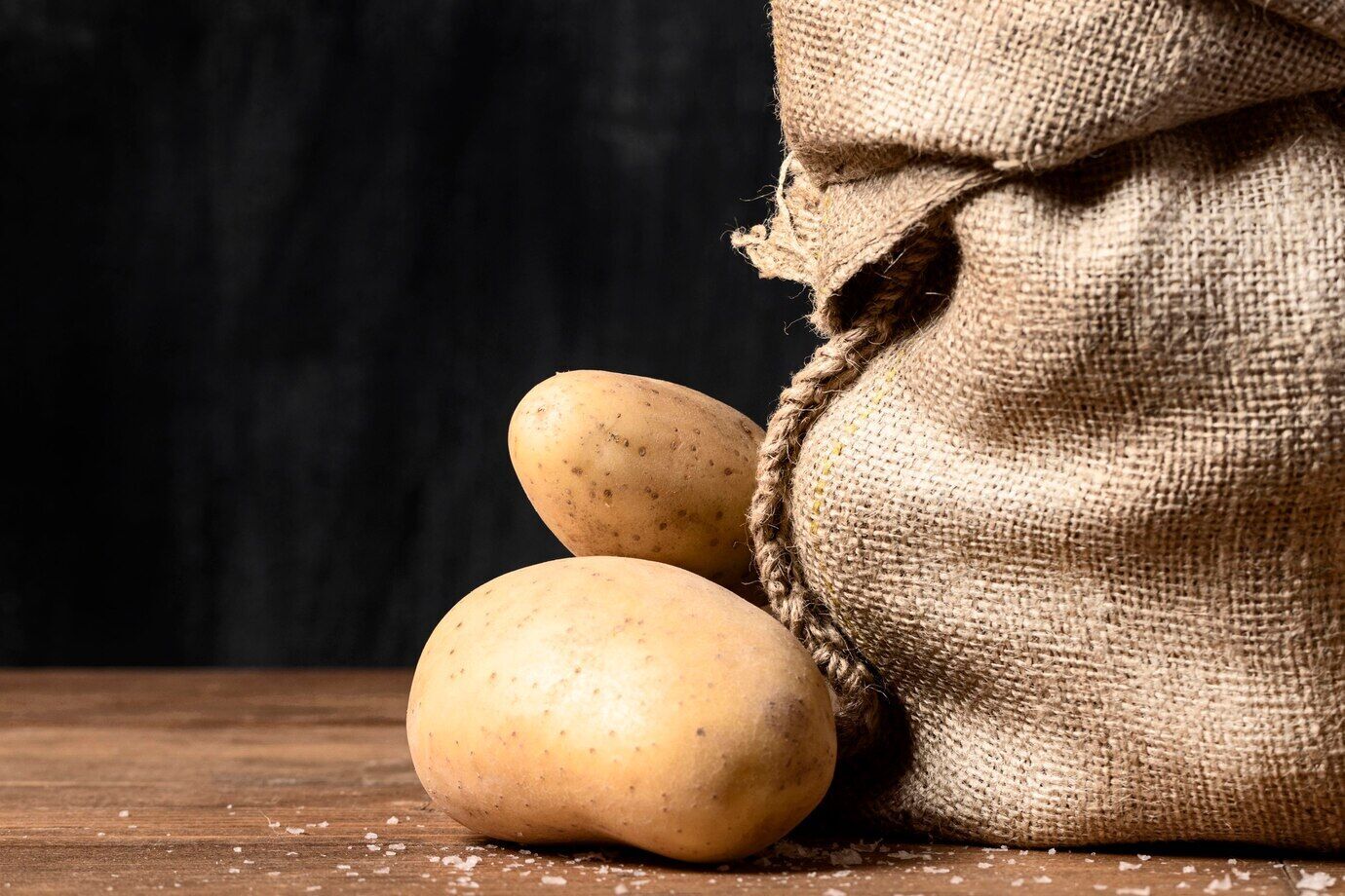 What to do if seed potatoes sprout ahead of time: explanation