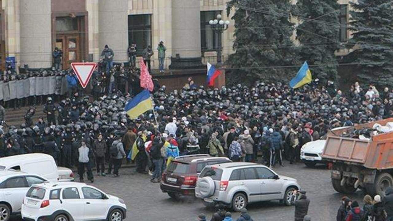 В Харьковской ОГА подрались сторонники референдума со сторонниками присоединения к РФ