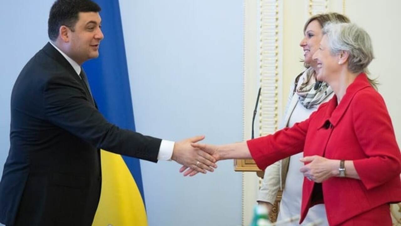 Гройсман на встрече с представителями ПАСЕ: о выборах в ОРДЛО речи быть не может