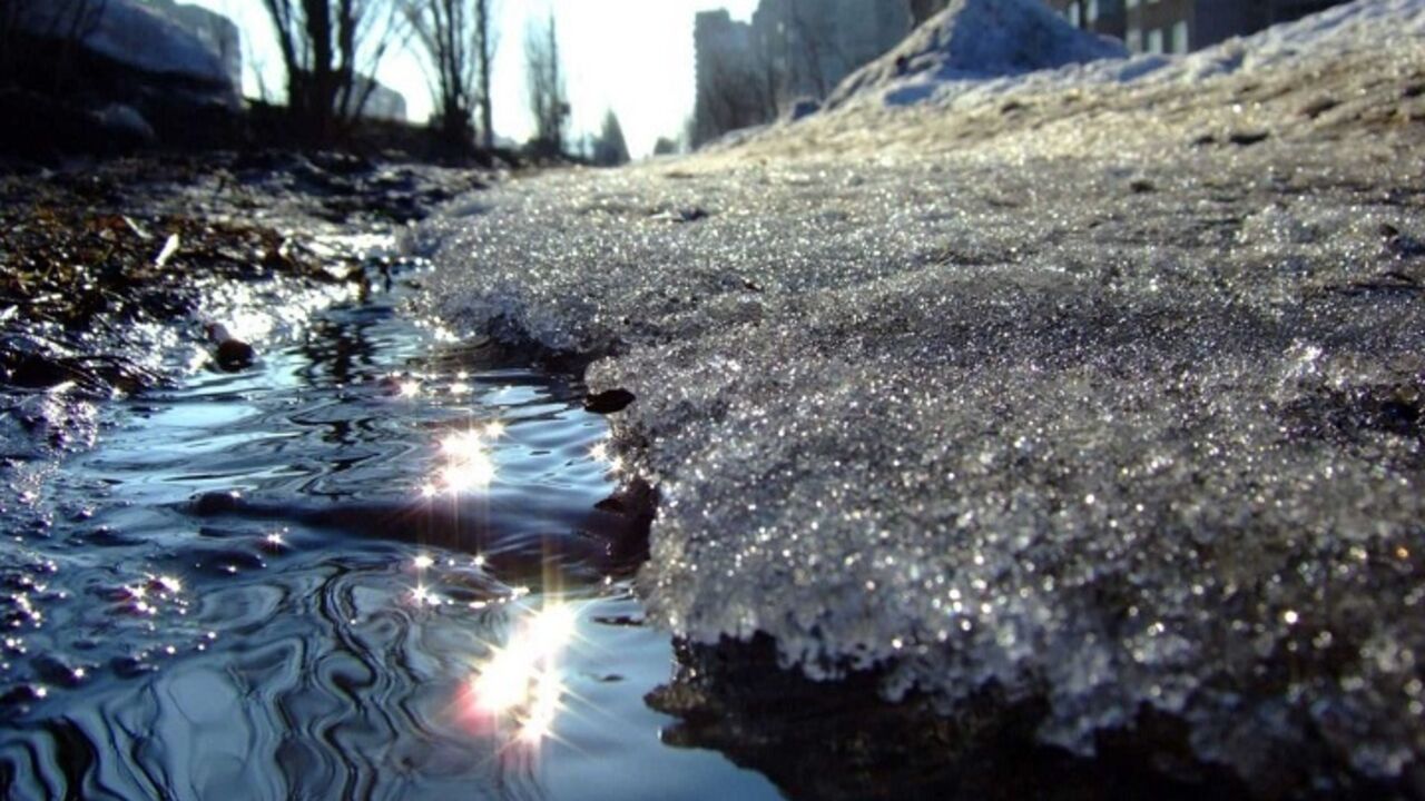 снег, лужа