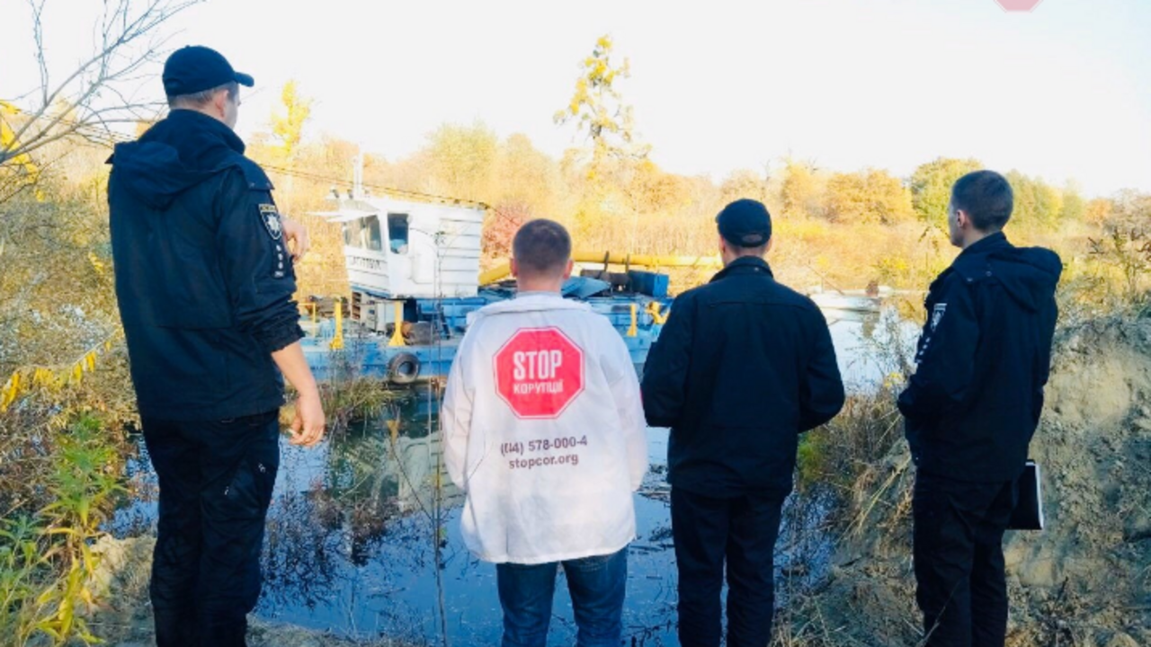 Незаконная добыча песка в Киеве: всплыло доказательство причастности известного застройщика