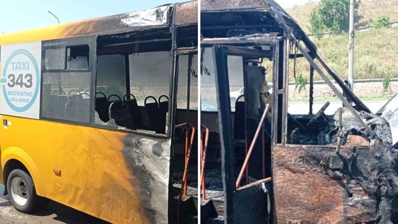У Бердянську на ходу загорілася маршрутка з пасажирами. Фото