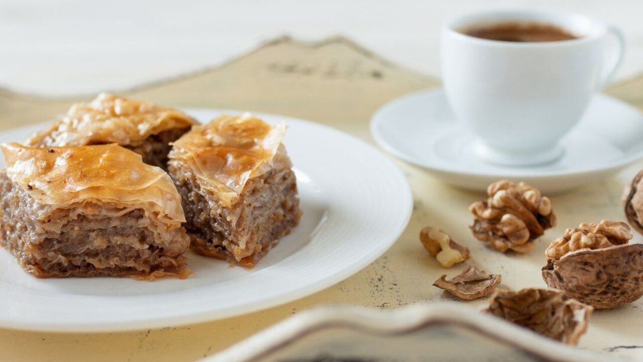 Real honey baklava at home: how to make a popular dessert