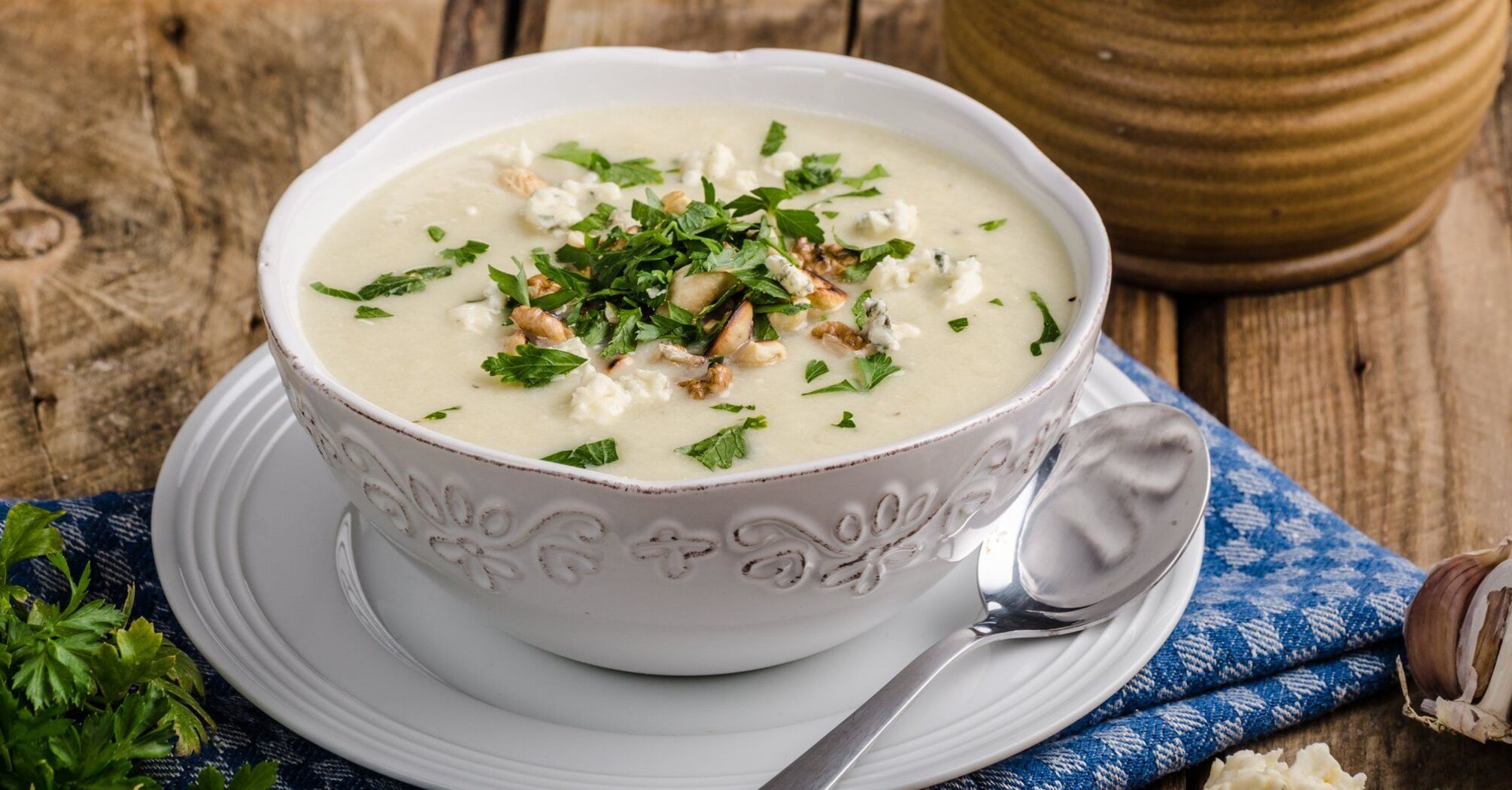 Delicate cauliflower cream soup: a recipe for a gourmet dish at home