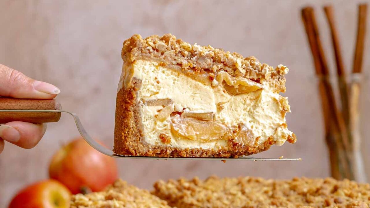 Juicy moist cheesecake with apples: how to make delicious seasonal pastries