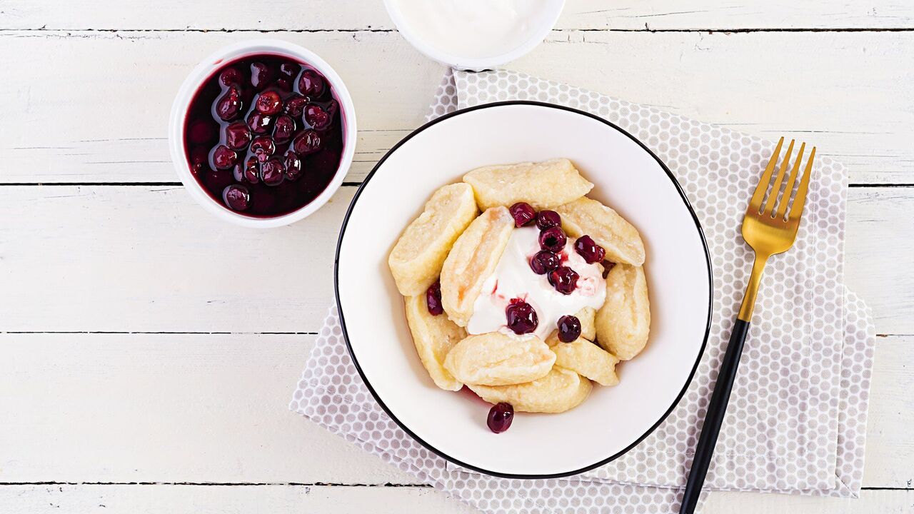 Lazy dumplings with berries