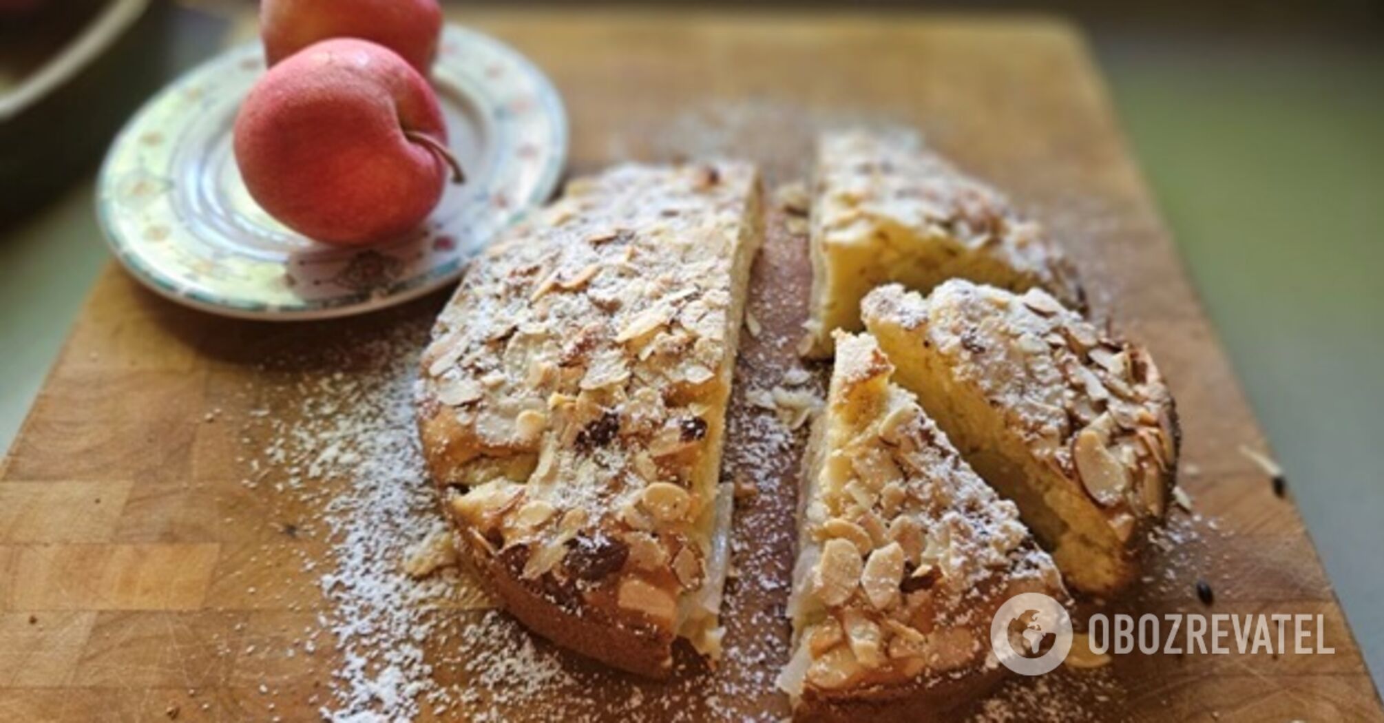 Apple charlotte with almonds and milk