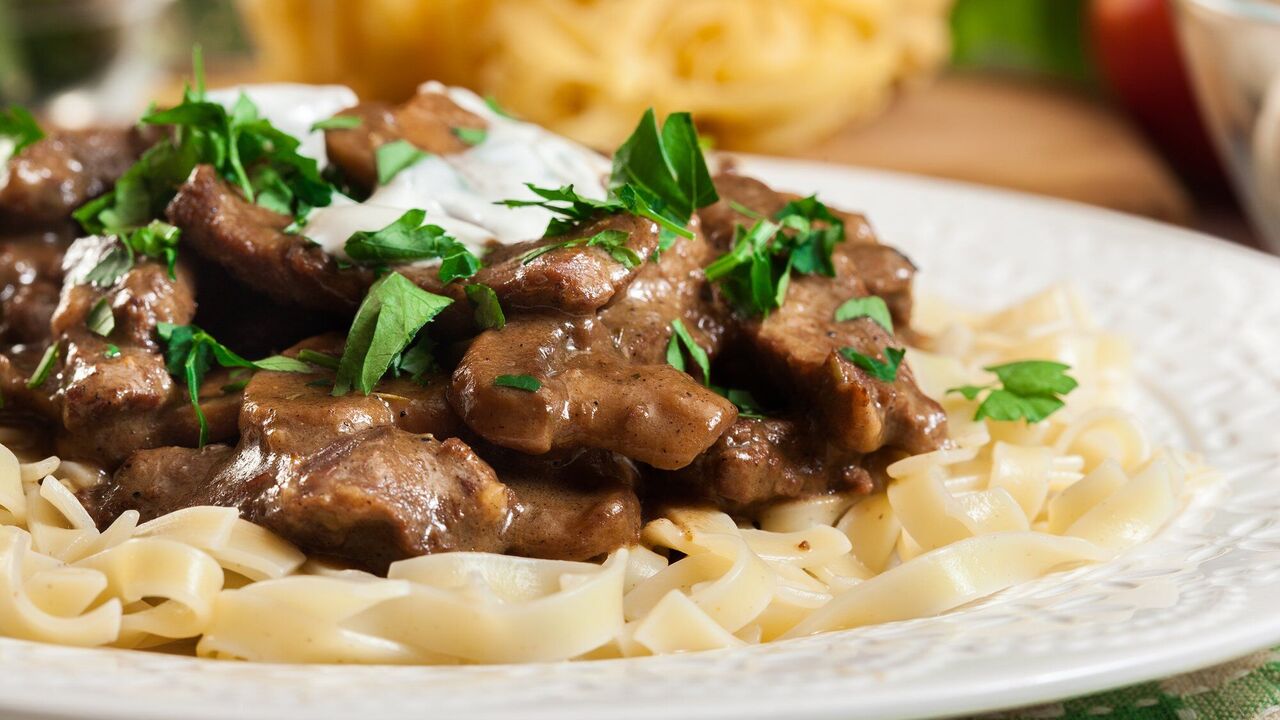 How to cook meat gravy with flour so there are no lumps
