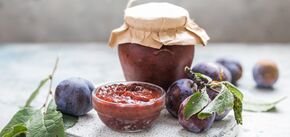 Tkemali plum sauce with garlic and hot pepper: an original recipe for a popular sauce
