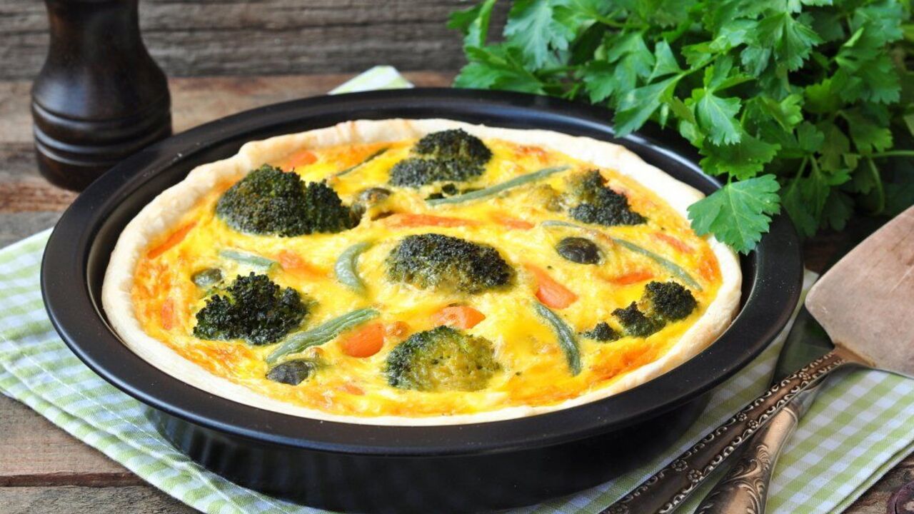 How to cook broccoli for a snack: a hearty dish for both children and adults