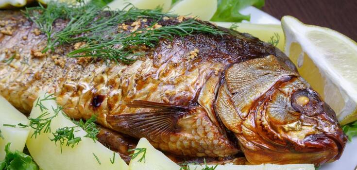 How to bake carp deliciously in the oven: a recipe for all occasions