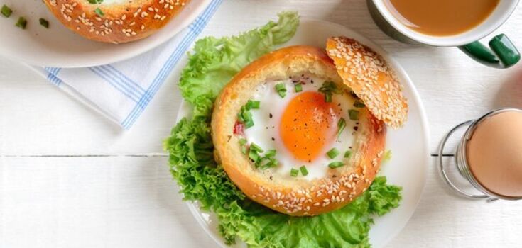 How to cook julienne in a bun: a very satisfying and simple dish for the whole family