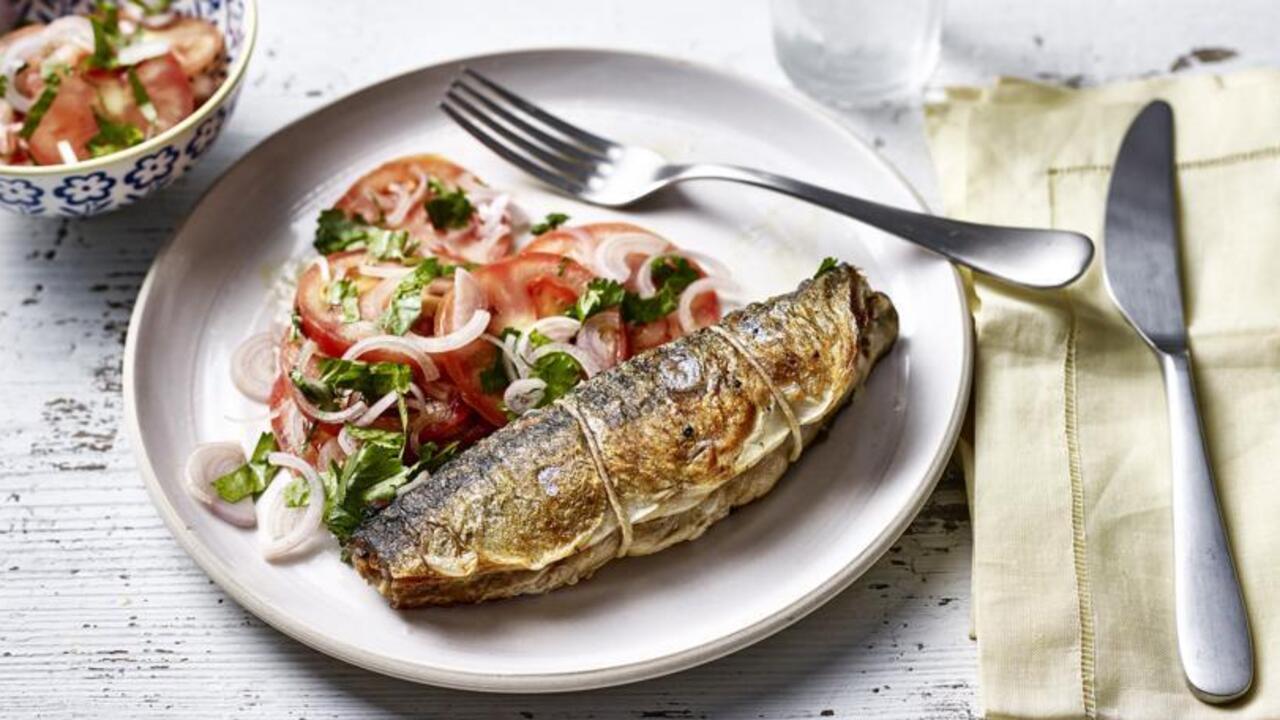 How to bake delicious mackerel for dinner: there's one little secret