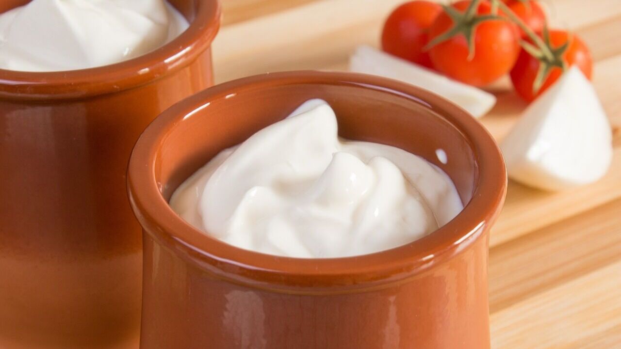 The easiest way to distinguish real sour cream from fake in 1 minute