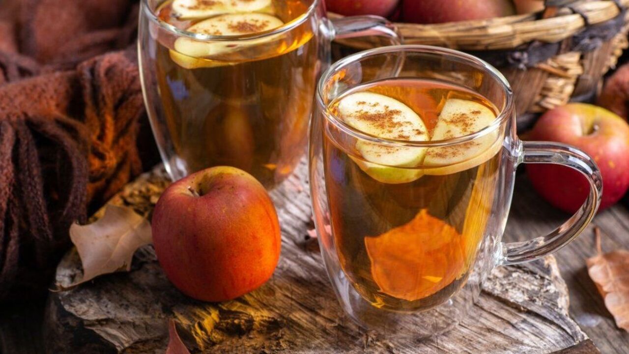 Homemade mulled wine from white wine in 10 minutes: how to make the drink correctly