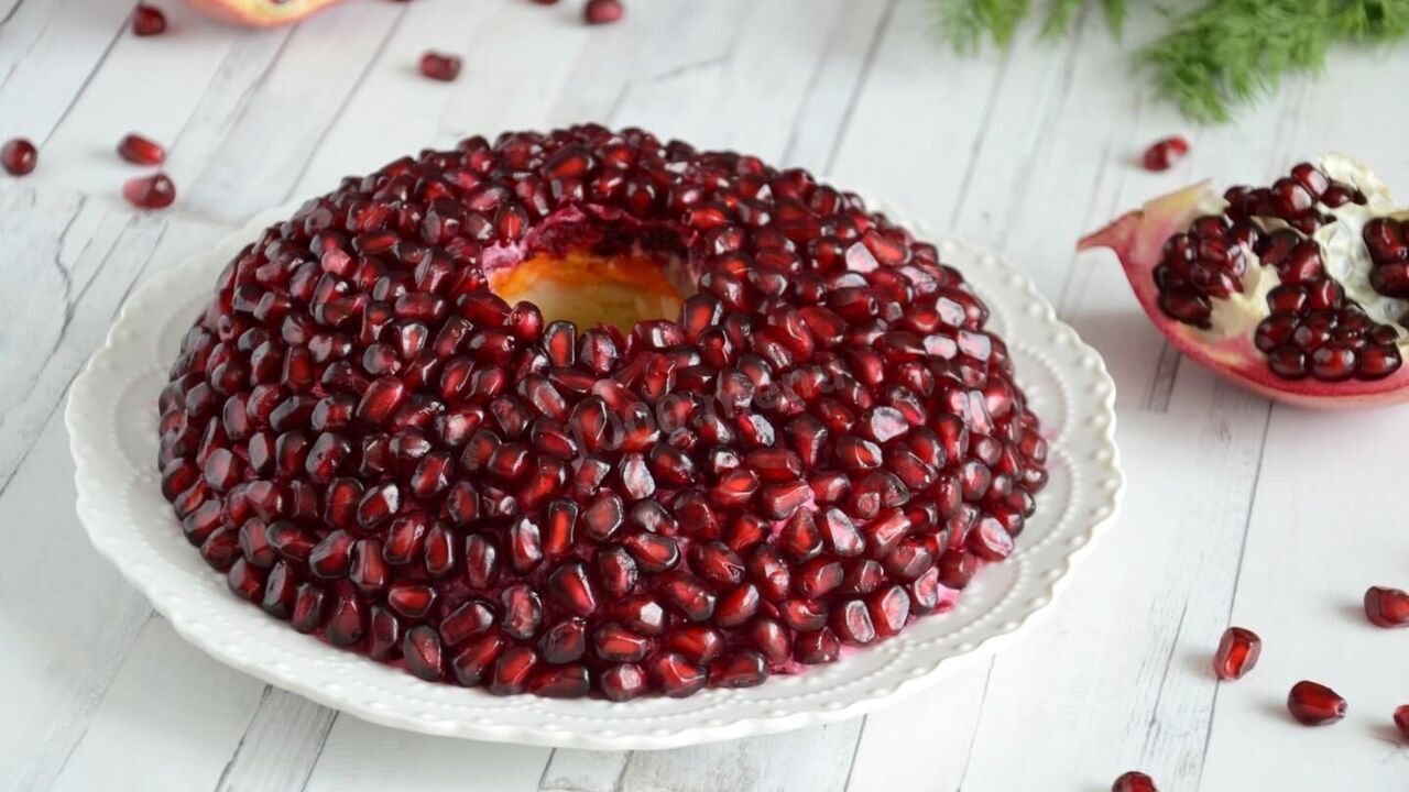 Pomegranate bracelet holiday salad: you should make it during fall and winter