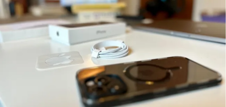 iPhone 15 и iPhone 15 Pro: что, кроме самого телефона, обнаружат покупатели в коробке