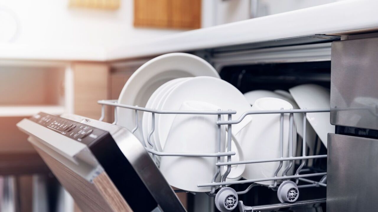 3 things not to wash in the dishwasher