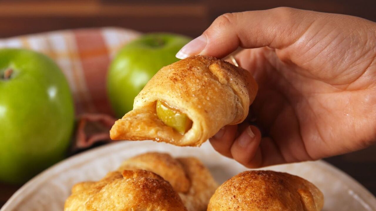 Apple crispy tea cakes: bake for 20 minutes