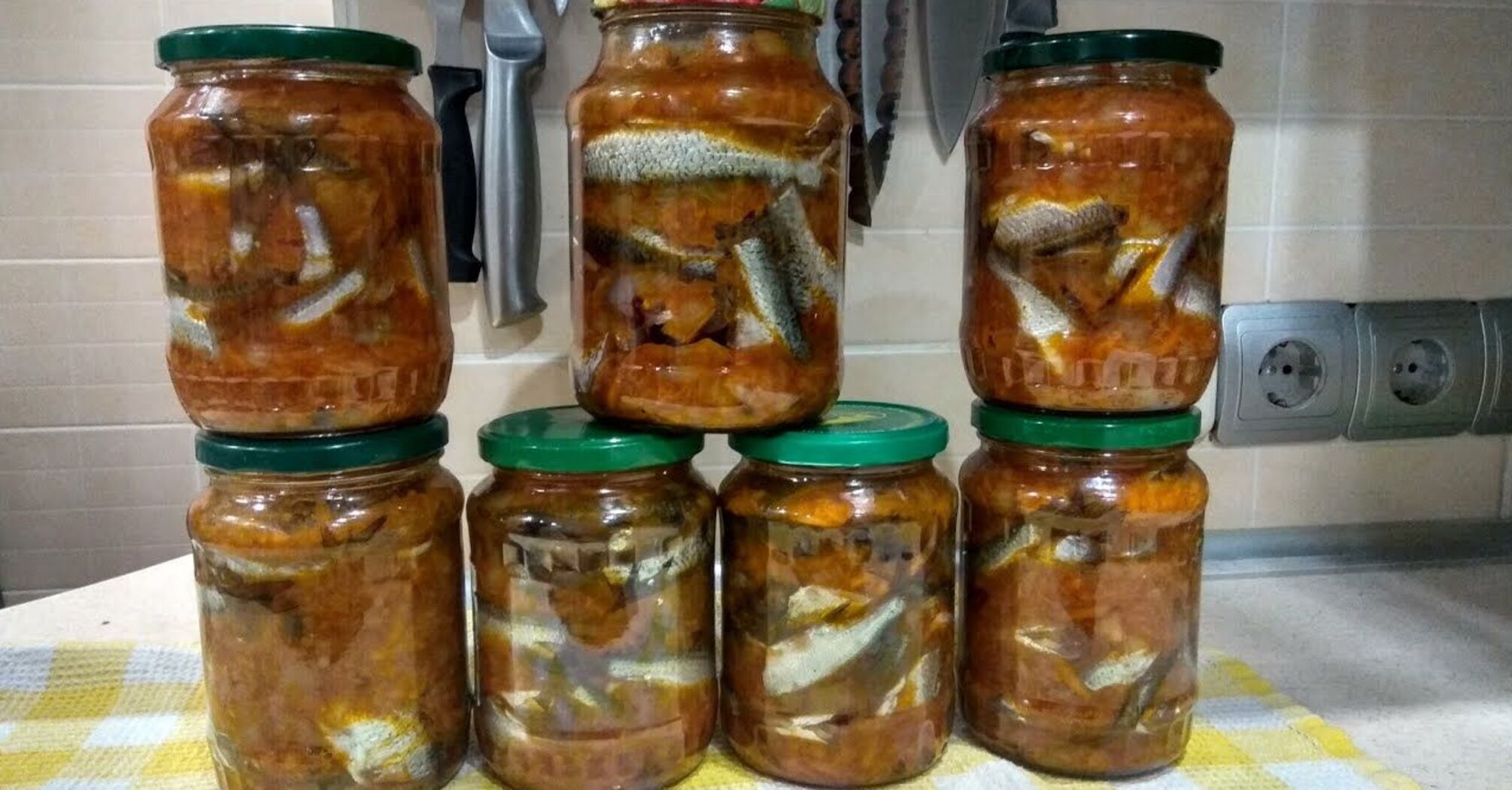 Recipe for sprats in tomato