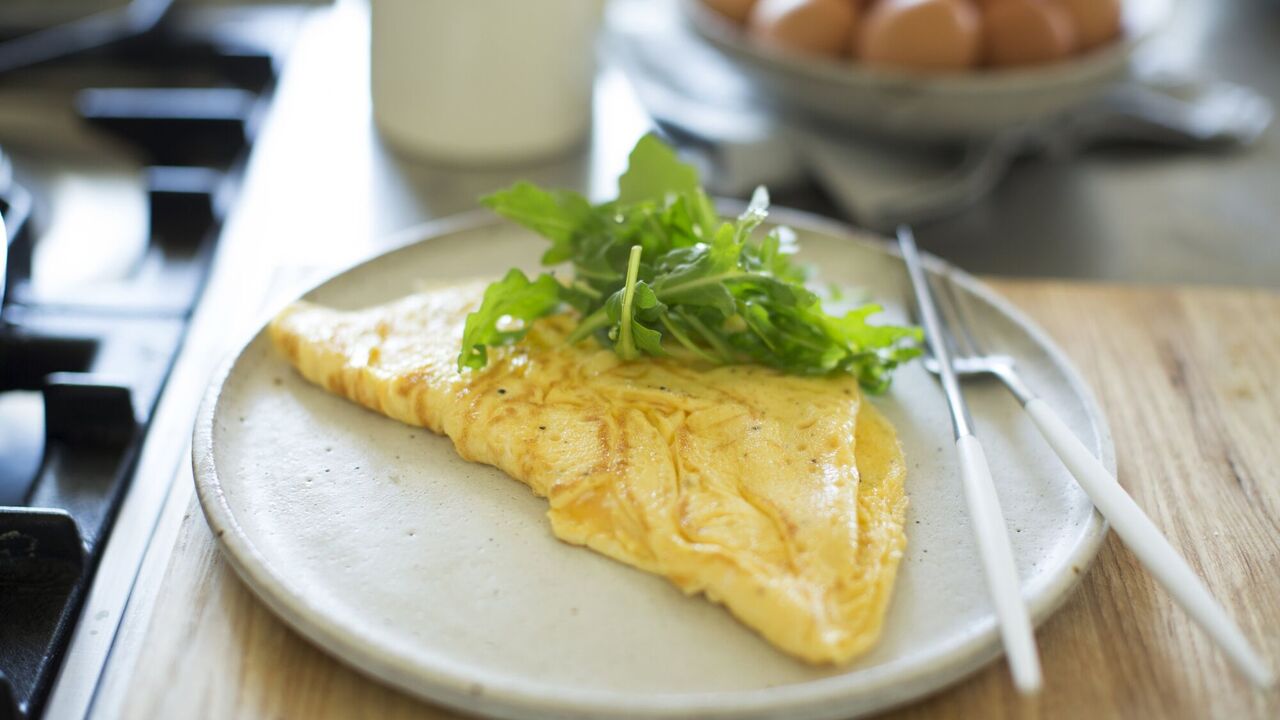 Zdrowy omlet, którego nie trzeba smażyć ani piec: jak gotować