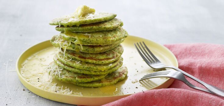 Puffed pancakes with zucchini and cheese: they turn out to be low-fat