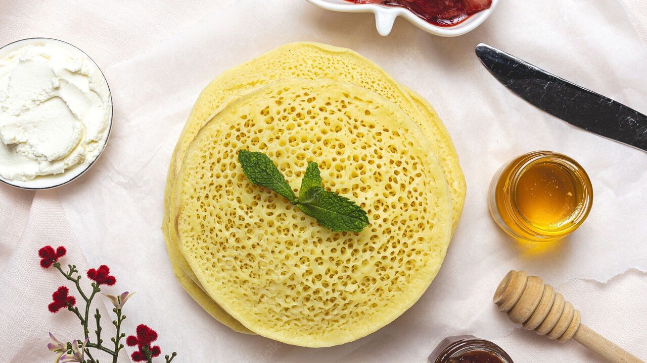 Pancakes that can be fried in a dry frying pan: how to prepare the dough