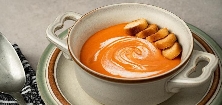 Seasonal pumpkin cream soup: what to add for a better taste