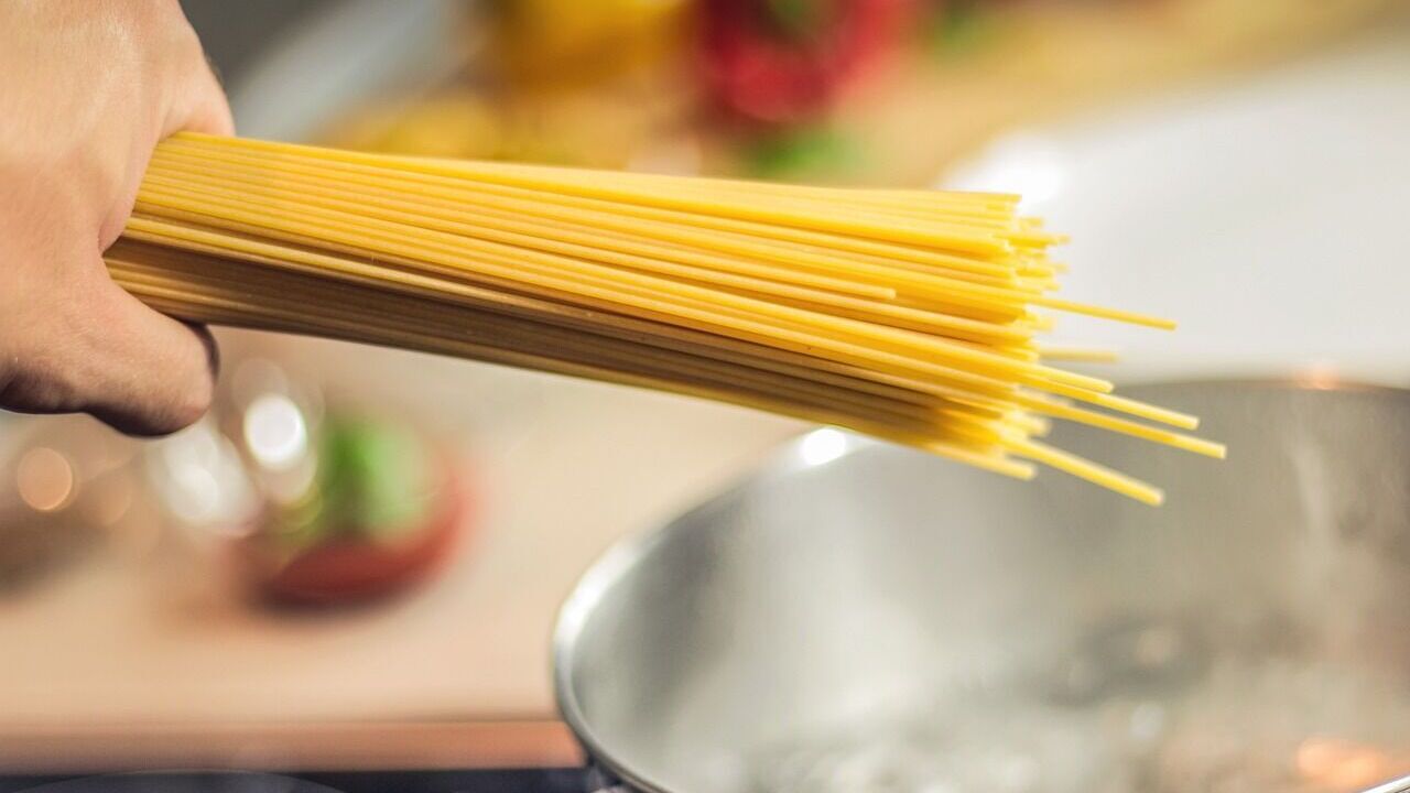 How to cook pasta so that it doesn't stick together