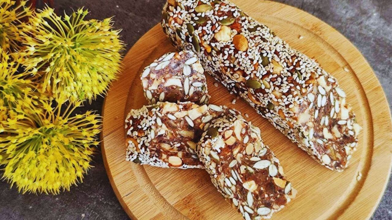 Healthy chocolate sausage for a snack: a recipe without milk, cookies and sugar