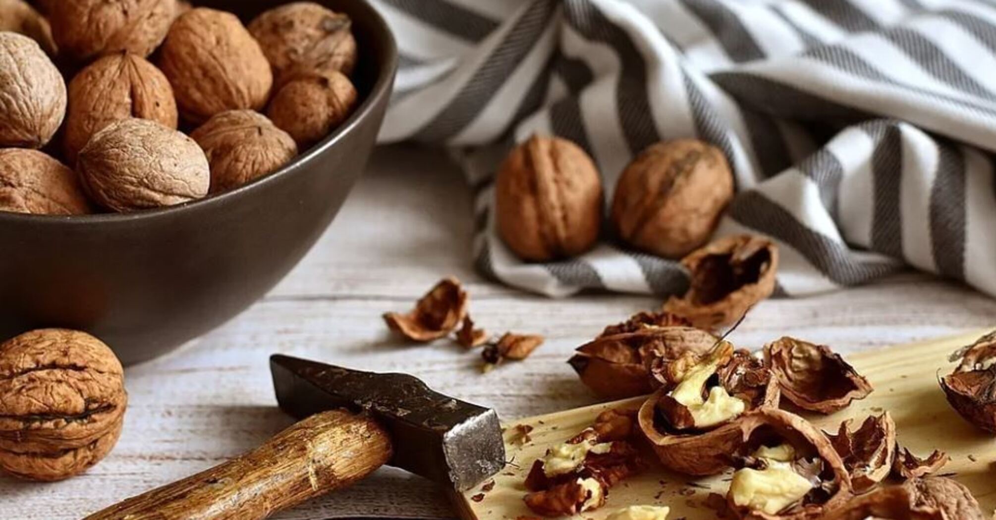 How to clean walnuts