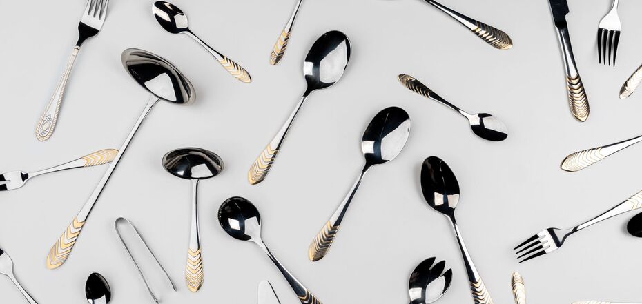 Чому падають, ложки вилки та ножі