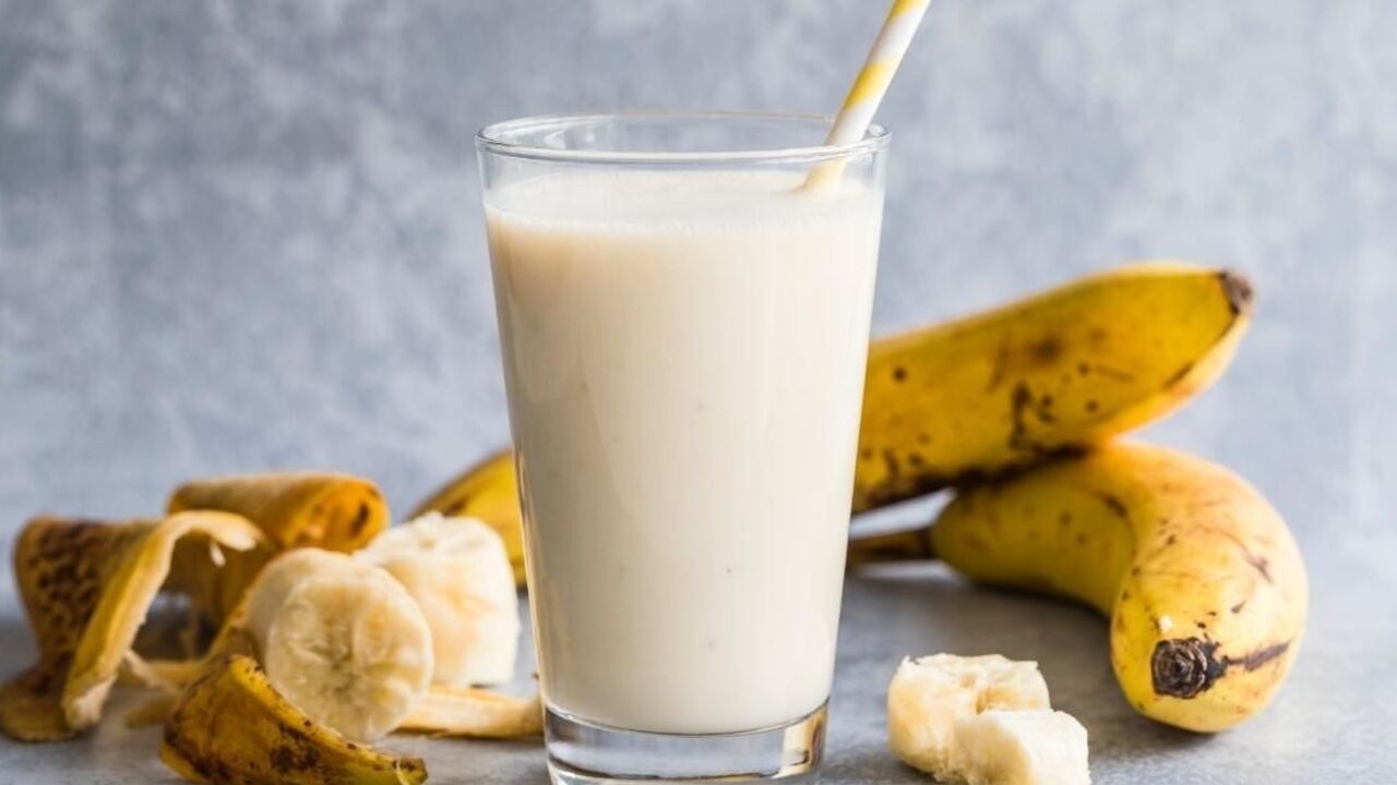 Homemade fruit smoothie for children: perfect to prepare during the period of vitamin deficiency
