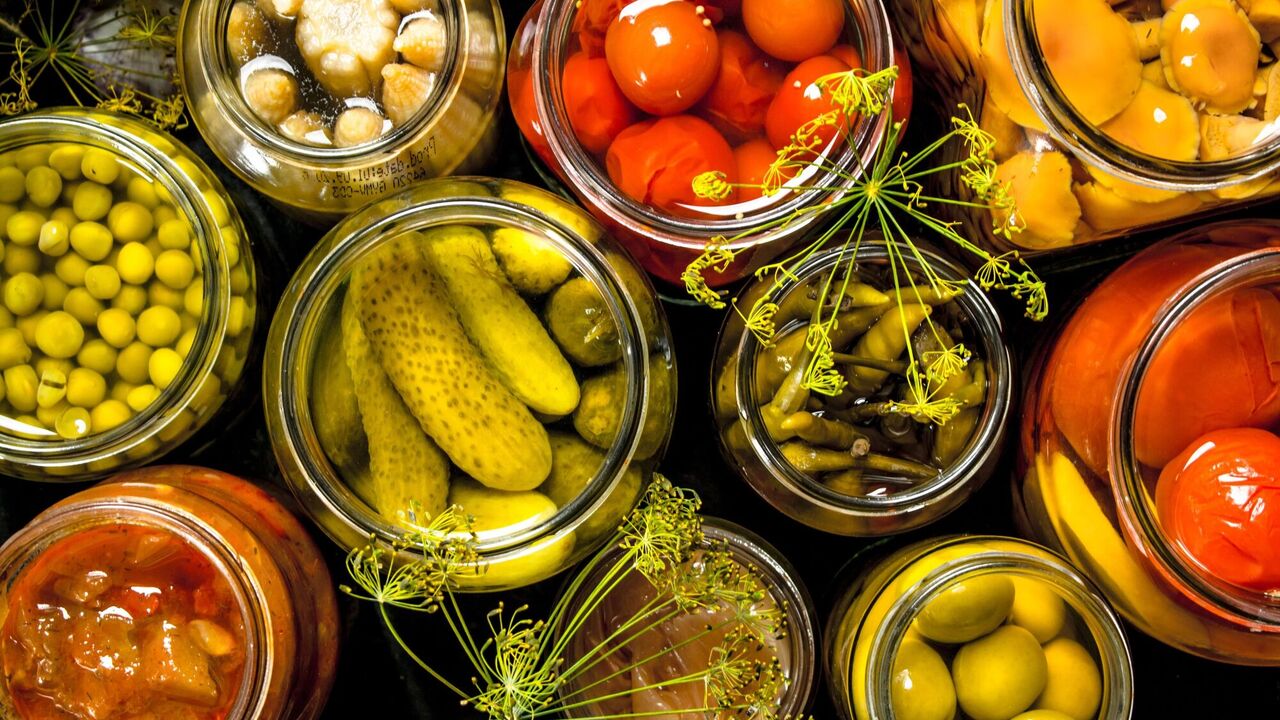 How to properly sterilize canning jars in a saucepan: sharing the technology
