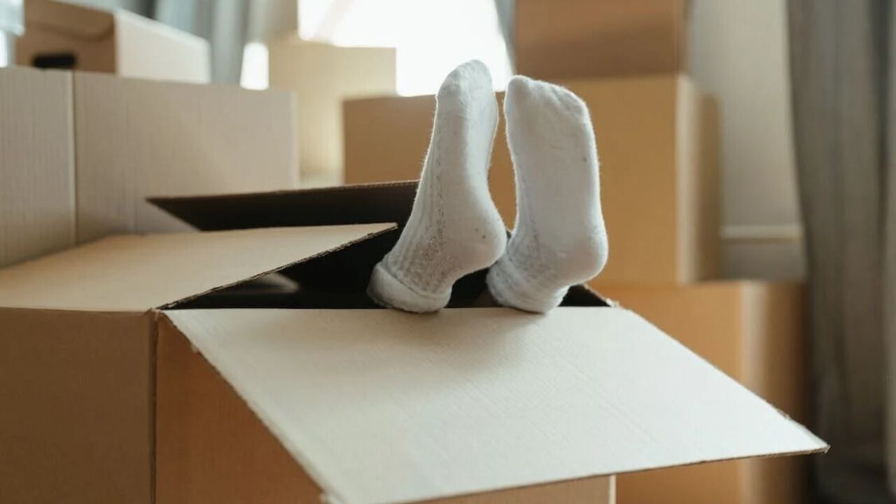How to remove stains from white socks: an effective life hack