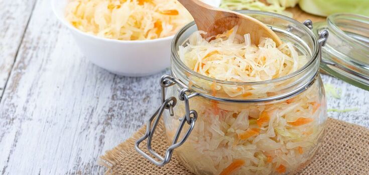 Delicious autumn cabbage salad: worth eating during a period of vitamin deficiency