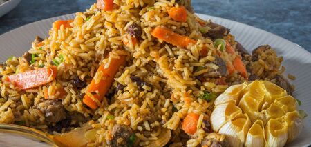 Jak gotować pilaw w rękawie do pieczenia: ryż okazuje się kruchy