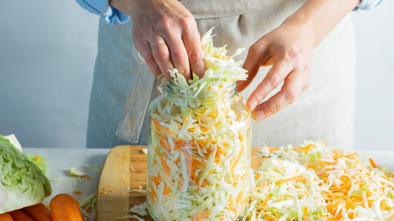 What dishes should not be used to ferment cabbage and what salt is not suitable: we tell you the reasons