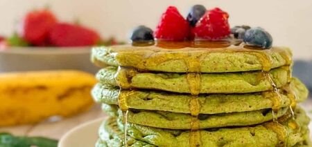 Healthy banana-spinach pancakes for breakfast: how to cook