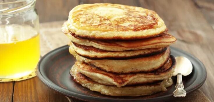 Fried pancakes with apples and cinnamon: always turn out puffy