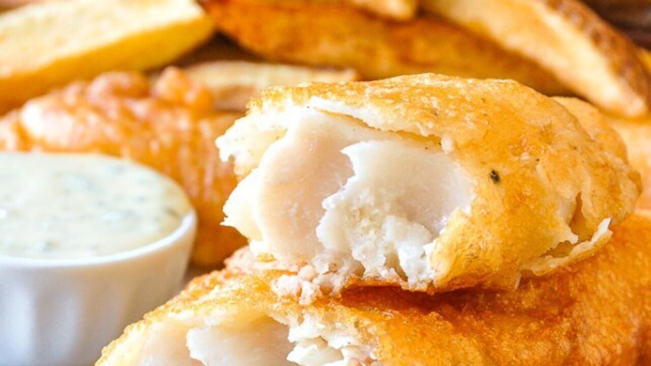 The universal method of frying any fish: no odor and no oil splashes