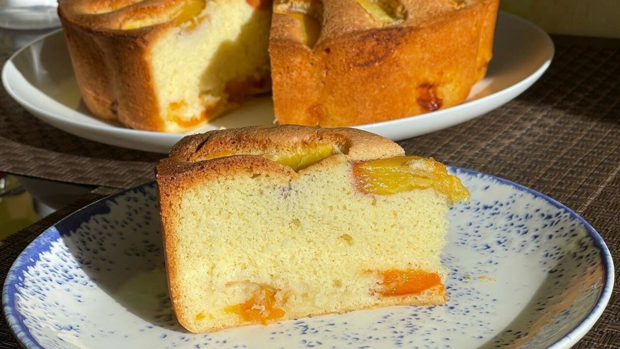 Simpler than a sponge cake: puffy orange pie in 30 minutes