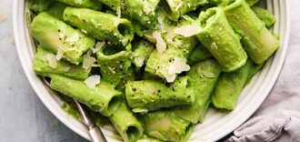 Uniwersalny sos do makaronu w kilka minut: z czego go przygotować?