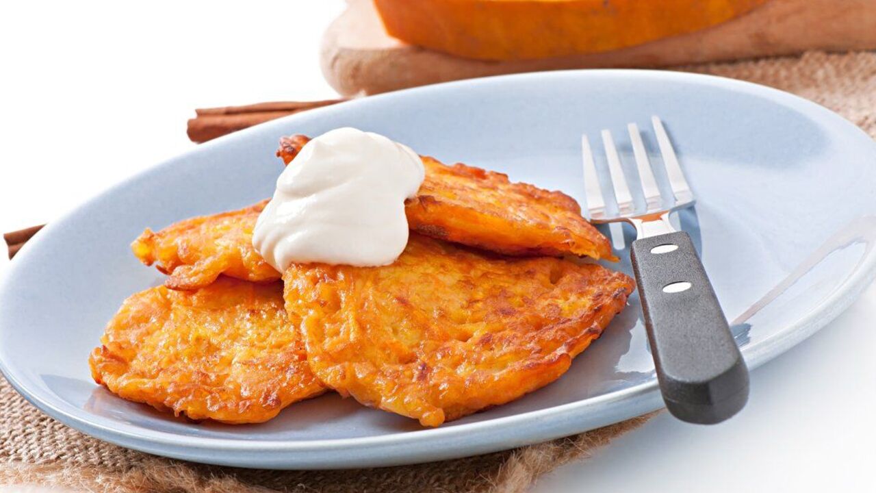 Deruny that always turn out golden and crispy: what sauce to serve with