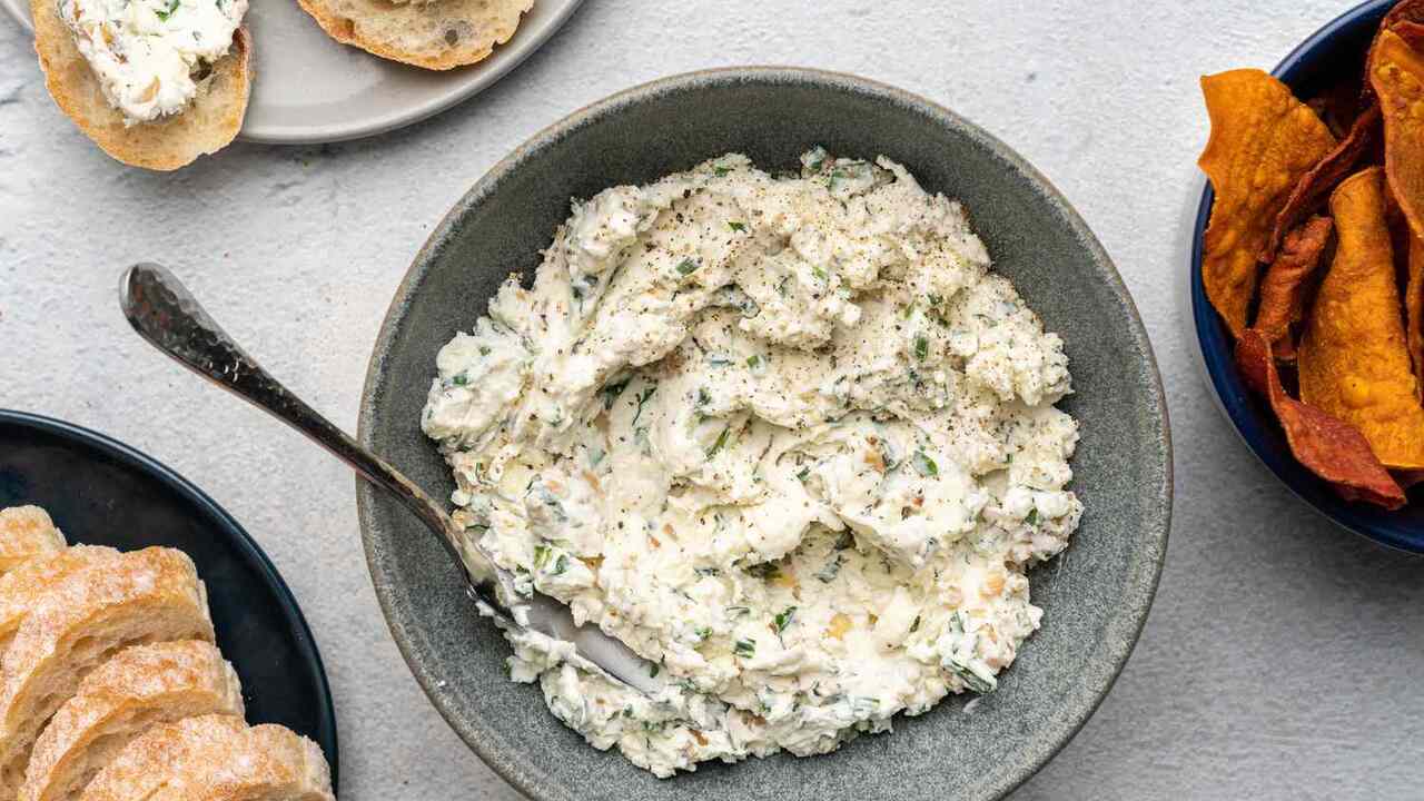 Basic cheese spread on bread: cooks in 5 minutes