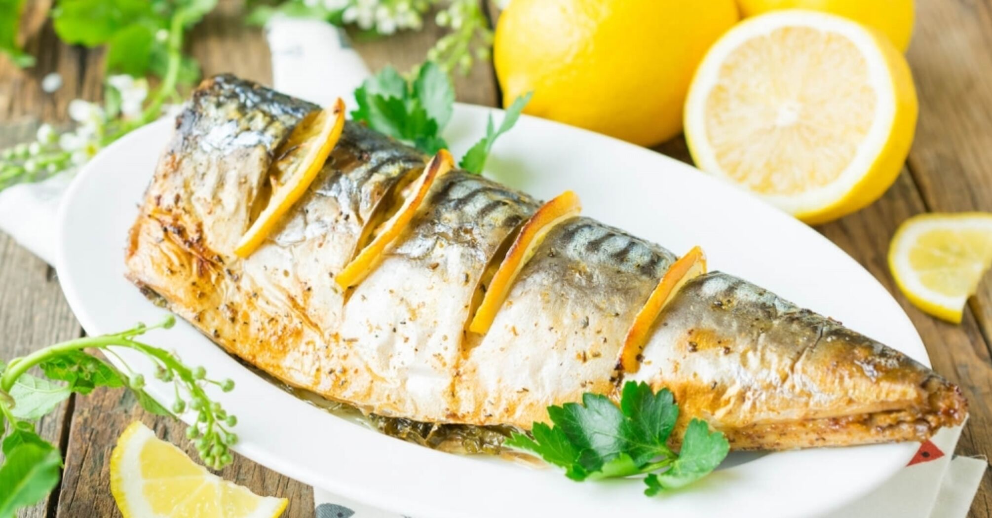 How to bake mackerel deliciously for the holidays: a win-win option